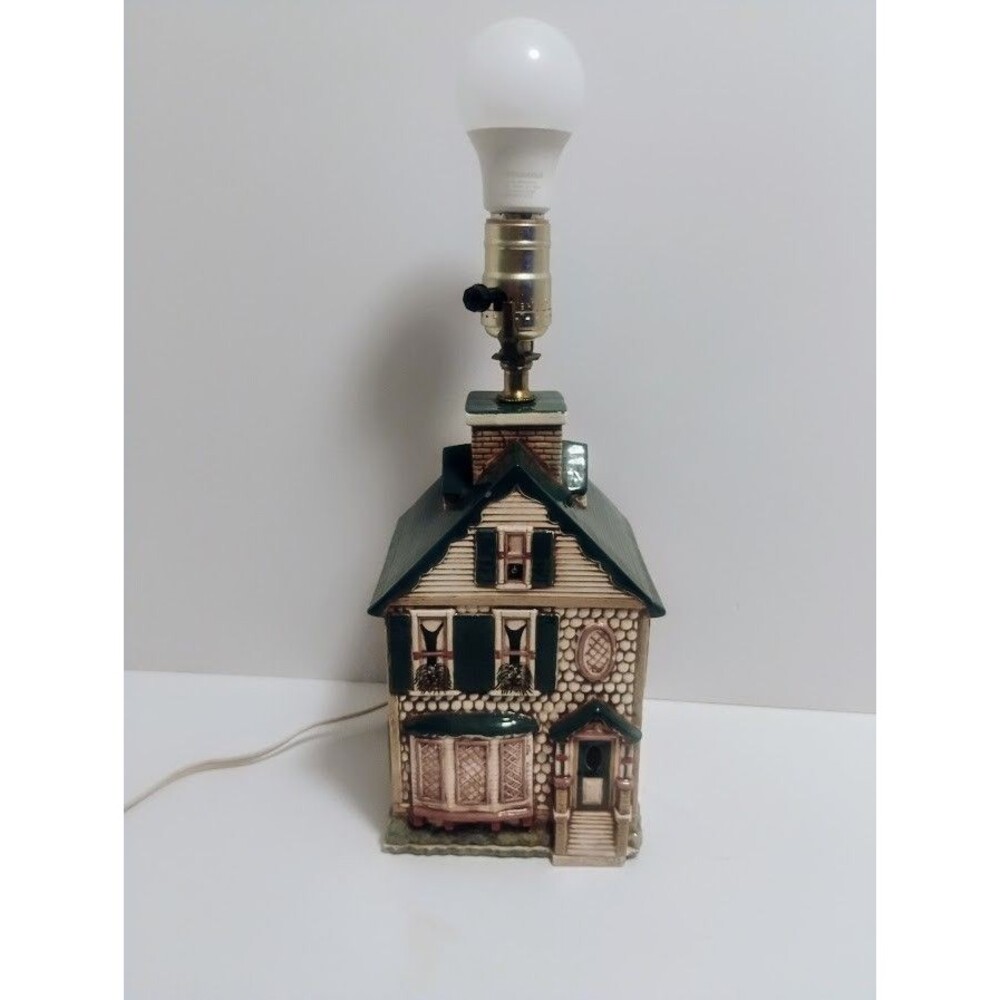 VINTAGE HANDPAINTED CERAMIC HOUSE LAMP W MADE IN USA MERCURY ELECTRICAL FITTINGS